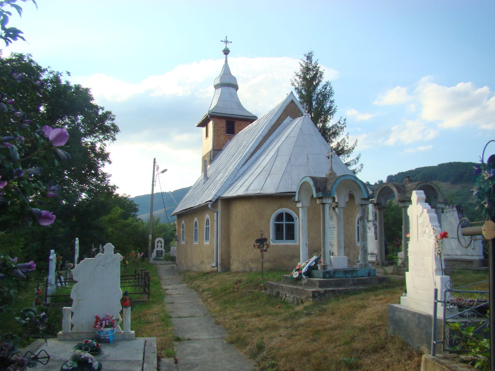 Church of the Descent of the Holy Spirit, Ponor