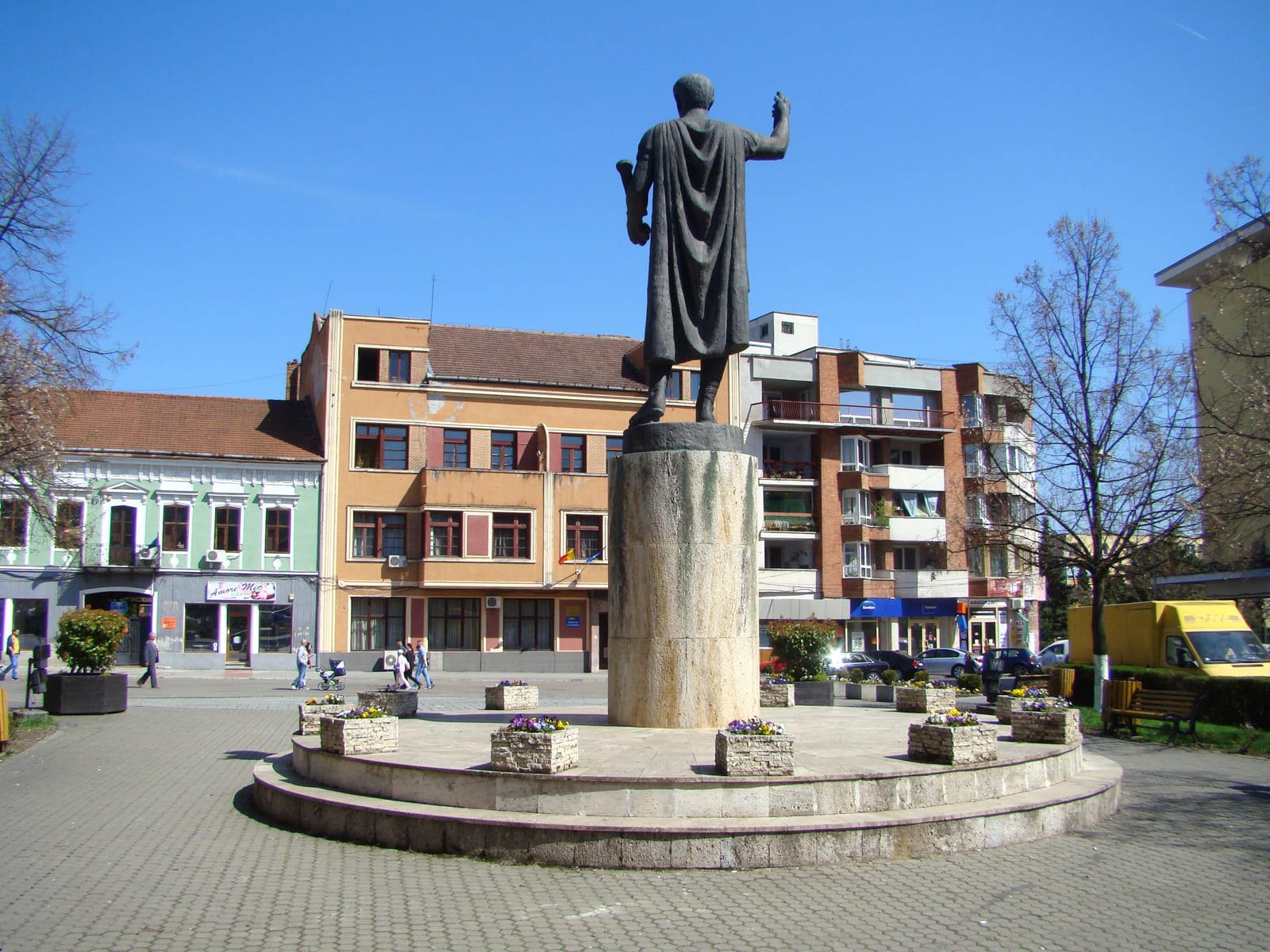 “Două surori mortale”, a dark comedy at the Deva Cultural Centre